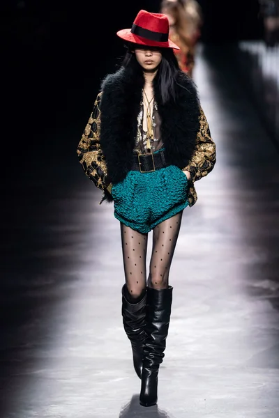 Look 15